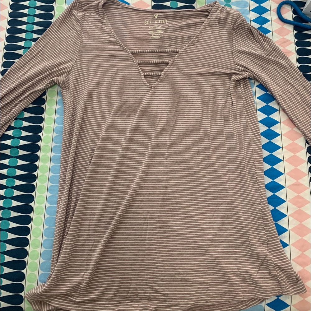 american eagle mauve striped flowy top!
